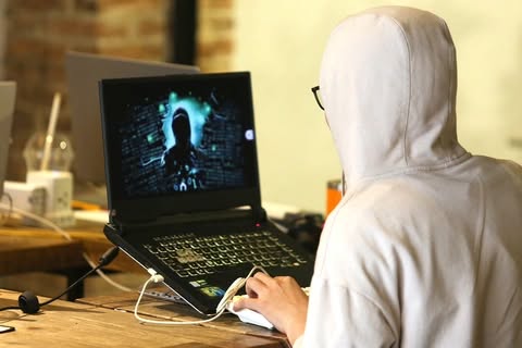 Cảnh b&aacute;o chi&ecirc;u tr&ograve; 'bắt c&oacute;c online'