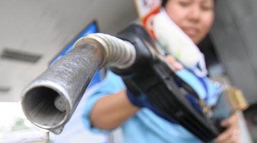 Gi&aacute; xăng giảm 260 đồng/l&iacute;t, người 13Win18 đa dạng khuyến mãi &lsquo;ng&atilde; ngửa&rsquo;