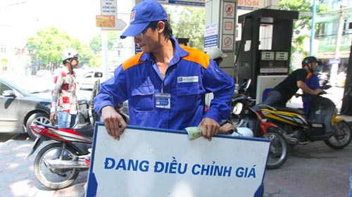 Gi&aacute; xăng giảm 