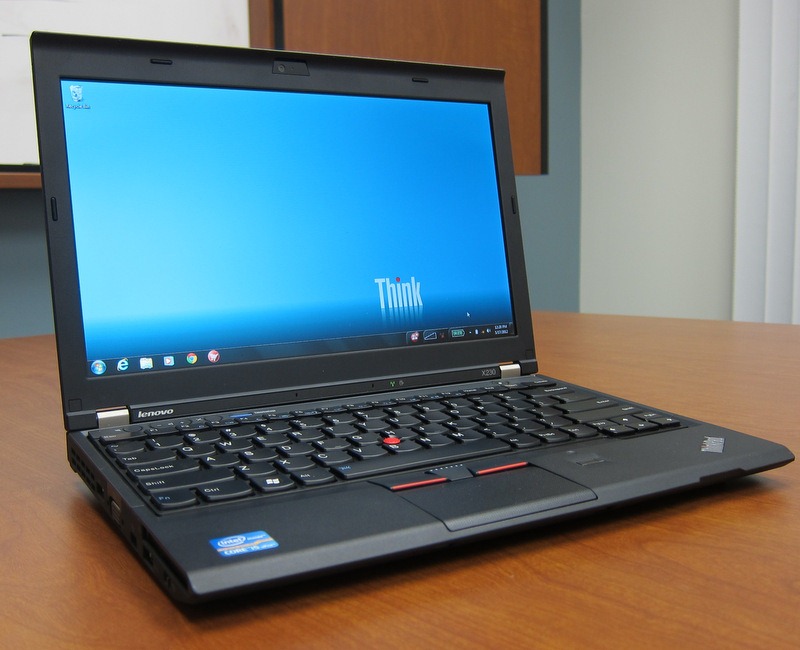 Laptop gi&aacute; rẻ Lenovo ấn tượng với  cấu h&igrave;nh ổn định