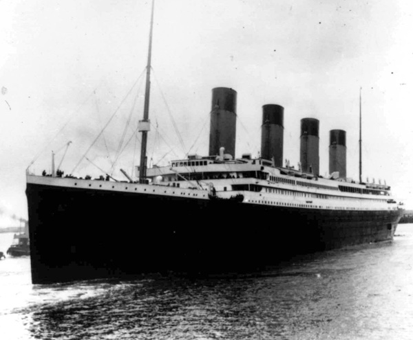 Con tàu Titanic bị chìm vào năm 1912 mang theo 1.500 hành khách cùng nó Con tàu Titanic bị chìm vào năm 1912 mang theo 1.500 hành khách cùng nó