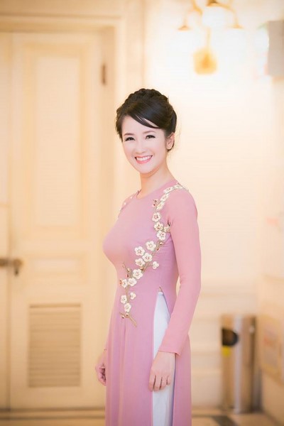 Bà mẹ hai con có vóc người nhỏ nhắn, xinh đẹp và đặc biệt là trẻ dai