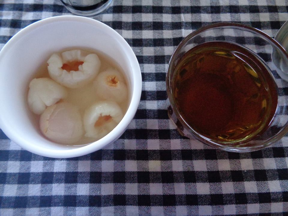 Tr&agrave; đ&aacute; vải thiều