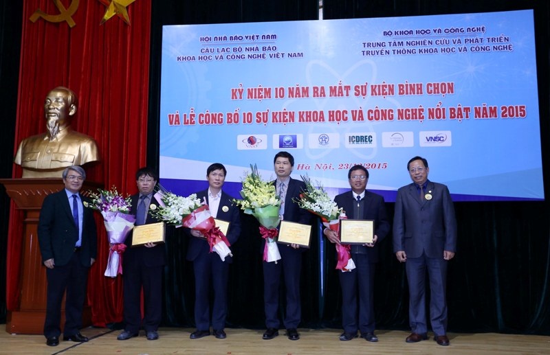 C&acirc;u lạc bộ nh&agrave; b&aacute;o khoa học v&agrave; c&ocirc;ng nghệ, Hội nh&agrave; b&aacute;o Việt Nam phối hợp với Trung t&acirc;m Nghi&ecirc;n cứu v&agrave; Ph&aacute;t triển truyền th&ocirc;ng (Bộ Khoa học v&agrave; C&ocirc;ng nghệ) c&ocirc;ng bố kết quả b&igrave;nh chọn 10 sự kiện khoa học c&ocirc;ng nghệ nổi bật năm 2015. 