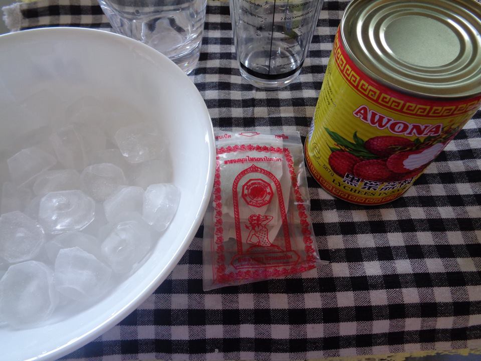 Tr&agrave; đ&aacute; vải thiều