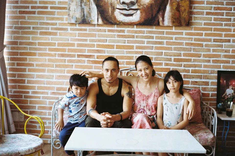 Gia đ&igrave;nh hạnh ph&uacute;c của Rocker Anh Khoa