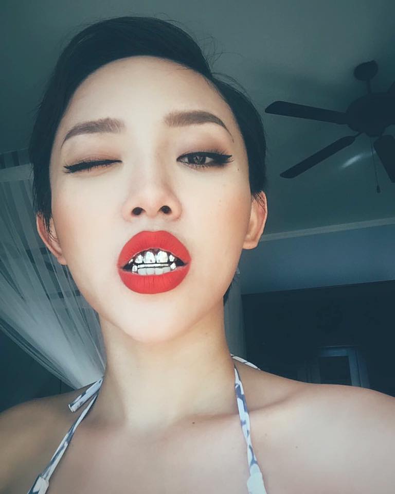 T&oacute;c Ti&ecirc;n &ldquo;khoe&rdquo; răng bạc 