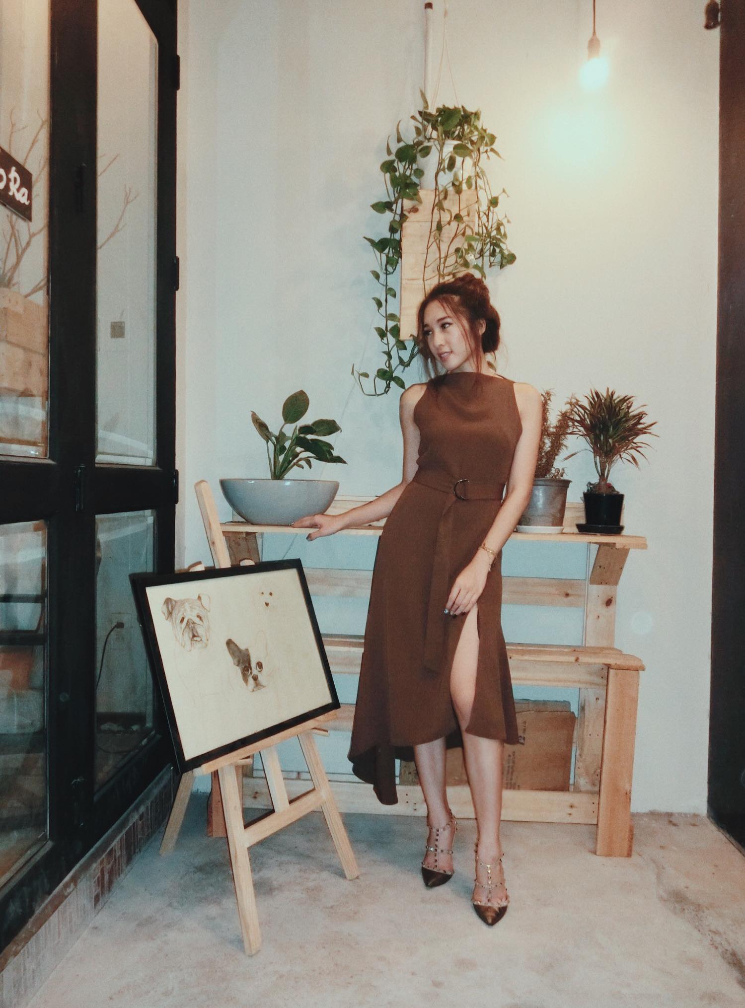 Emily &ldquo;dịu d&agrave;ng&rdquo; bất ngờ trong shot h&igrave;nh mới