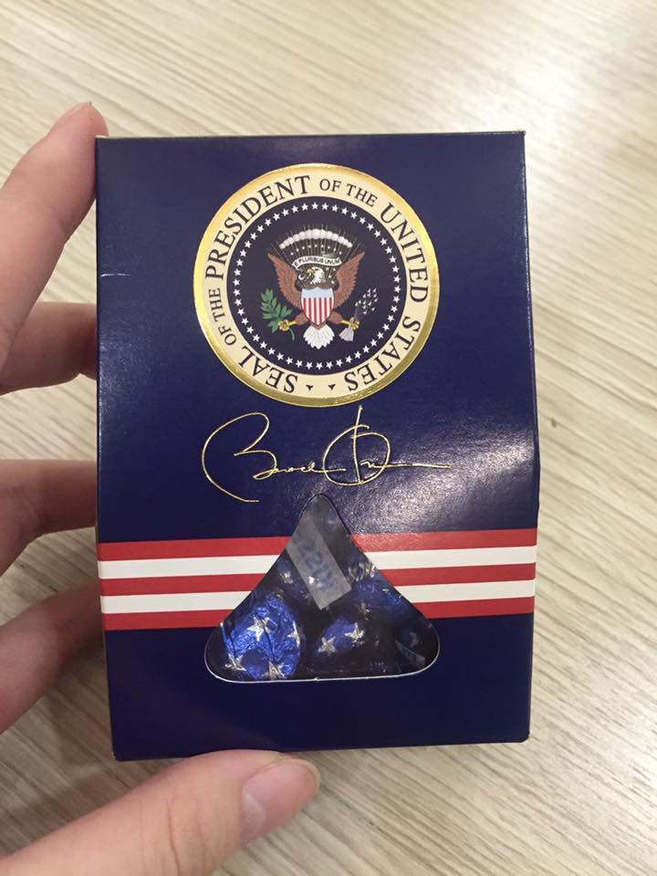 M&oacute;n qu&agrave; Hoa hậu nhận được từ Tổng thống Obama