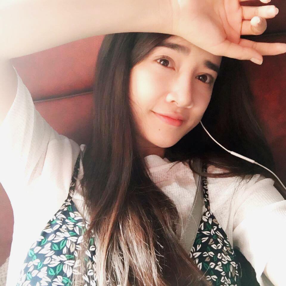 Hình ảnh tự sướng nhẹ nhàng, trẻ trung của Nhã Phương