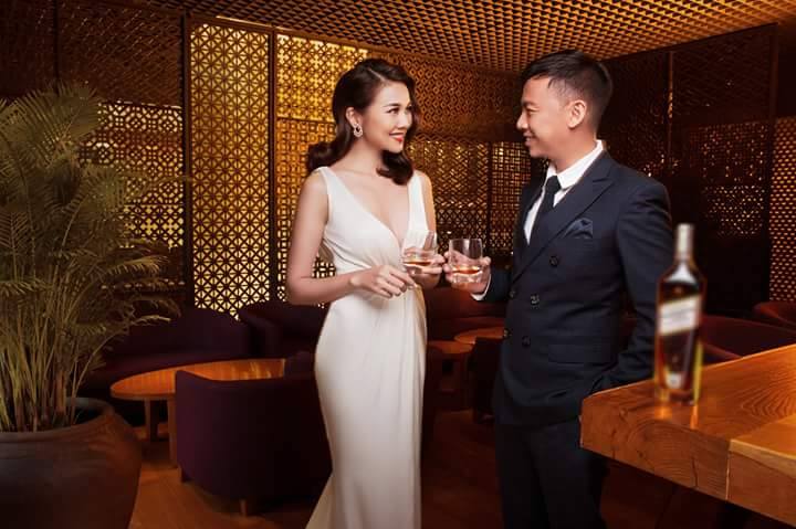 Thanh Hằng sang trọng trong bộ đầm trắng