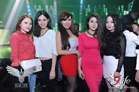 Mai Thỏ cũng tỏ ra kh&ocirc;ng k&eacute;m cạnh khi so độ bốc lửa, sexy của m&igrave;nh 