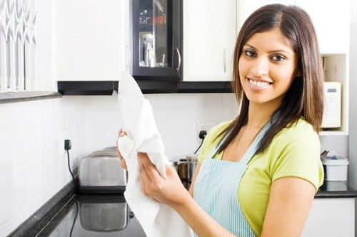 Việc bỏ bớt đồ đạc kh&ocirc;ng c&ograve;n sử dụng l&agrave; một mẹo vặt gia đ&igrave;nh gi&uacute;p nh&agrave; cửa lu&ocirc;n gọn g&agrave;ng