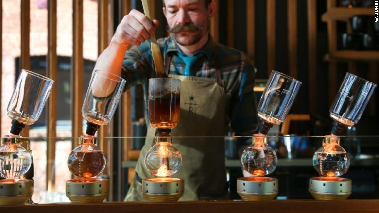 H&igrave;nh ảnh quảng b&aacute; mới của Starbucks. Ảnh: CNN