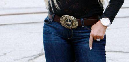 Lynn Tilton, người s&aacute;ng lập Patriarch Partners c&oacute; một chiếc đồng hồ nh&atilde;n hiệu Bejeweled MASSIVE được l&agrave;m bởi thợ kim ho&agrave;n Jacob. Từ những hạt bụi nhỏ h&oacute;a th&agrave;nh kim cương, tạo n&ecirc;n chiếc đồng hồ đ&oacute; ho&agrave;n to&agrave;n ph&ugrave; hợp với t&iacute;nh c&aacute;ch của b&agrave;.
