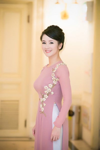 Cô Bống luôn biết thu hút mọi ánh nhìn từ phía đám đông