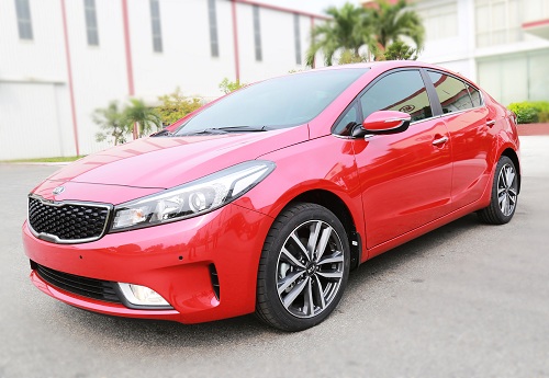 Kia Cerato c&oacute; gi&aacute; 625 triệu đồng cũng l&agrave; một trong những &ocirc; t&ocirc; gi&aacute; dưới 1 tỷ đồng n&ecirc;n mua. Ảnh: Gia đ&igrave;nh Việt Nam