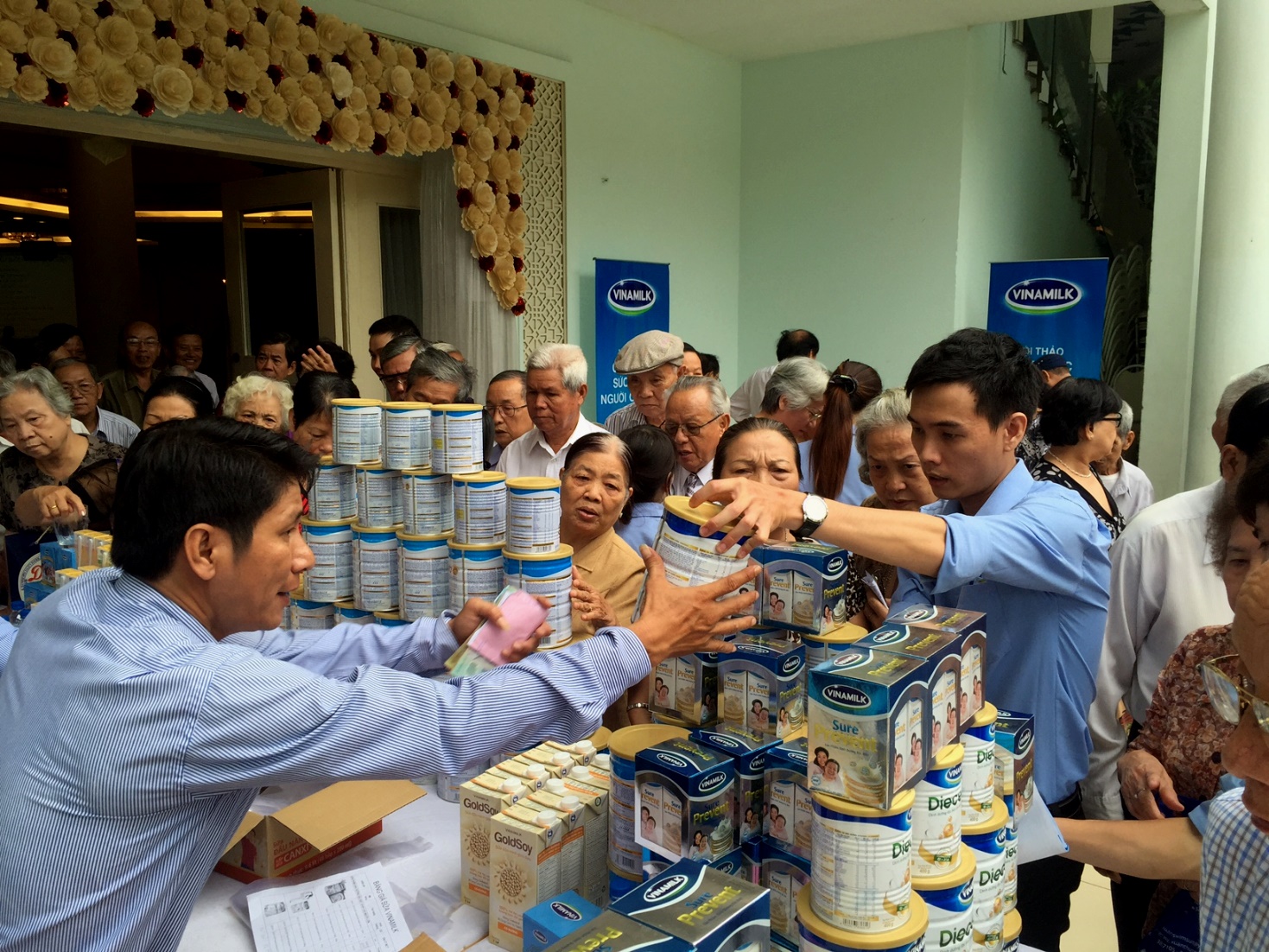 Người 13Win18 đa dạng khuyến mãi rất quan t&acirc;m đến c&aacute;c sản phẩm dinh dưỡng đặc biệt cho người cao tuổi của Vinamilk.