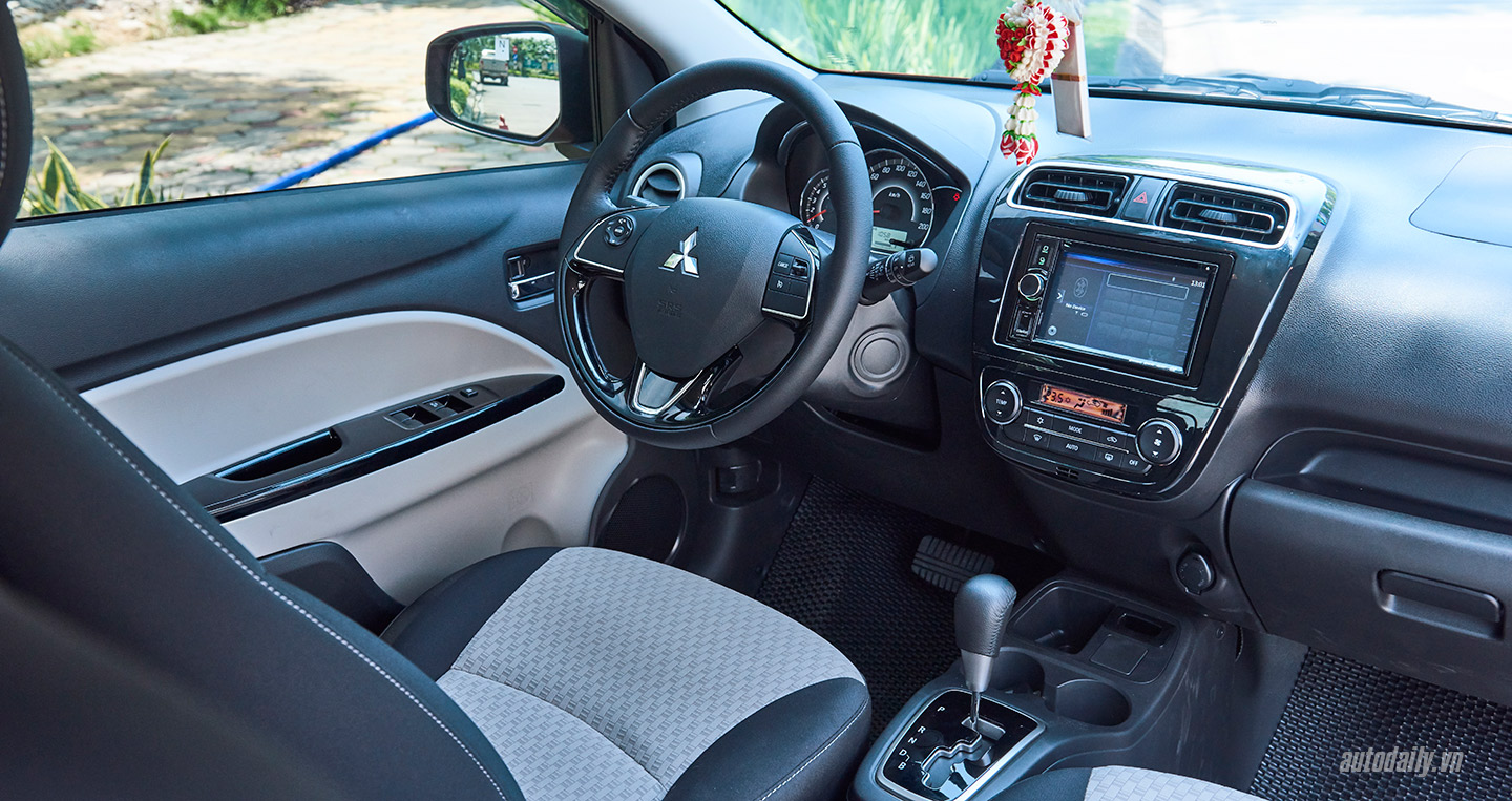 Nội thất &ocirc; t&ocirc; Mitsubishi Mirage. Ảnh Autodaily