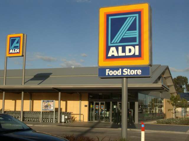 Cửa h&agrave;ng ALDI vừa gỡ bỏ sản phẩm x&uacute;c x&iacute;ch nhiễm khuẩn Listeria xuống khỏi kệ b&aacute;n h&agrave;ng