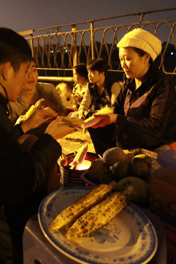 Ng&ocirc; khoai nướng l&agrave; một mảnh đất hứa hẹn cho những ai đang băn khoăn kinh doanh g&igrave; v&agrave;o m&ugrave;a đ&ocirc;ng n&agrave;y