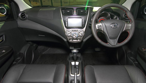 Nội thất b&ecirc;n trong Perodua Axia của Malaysia