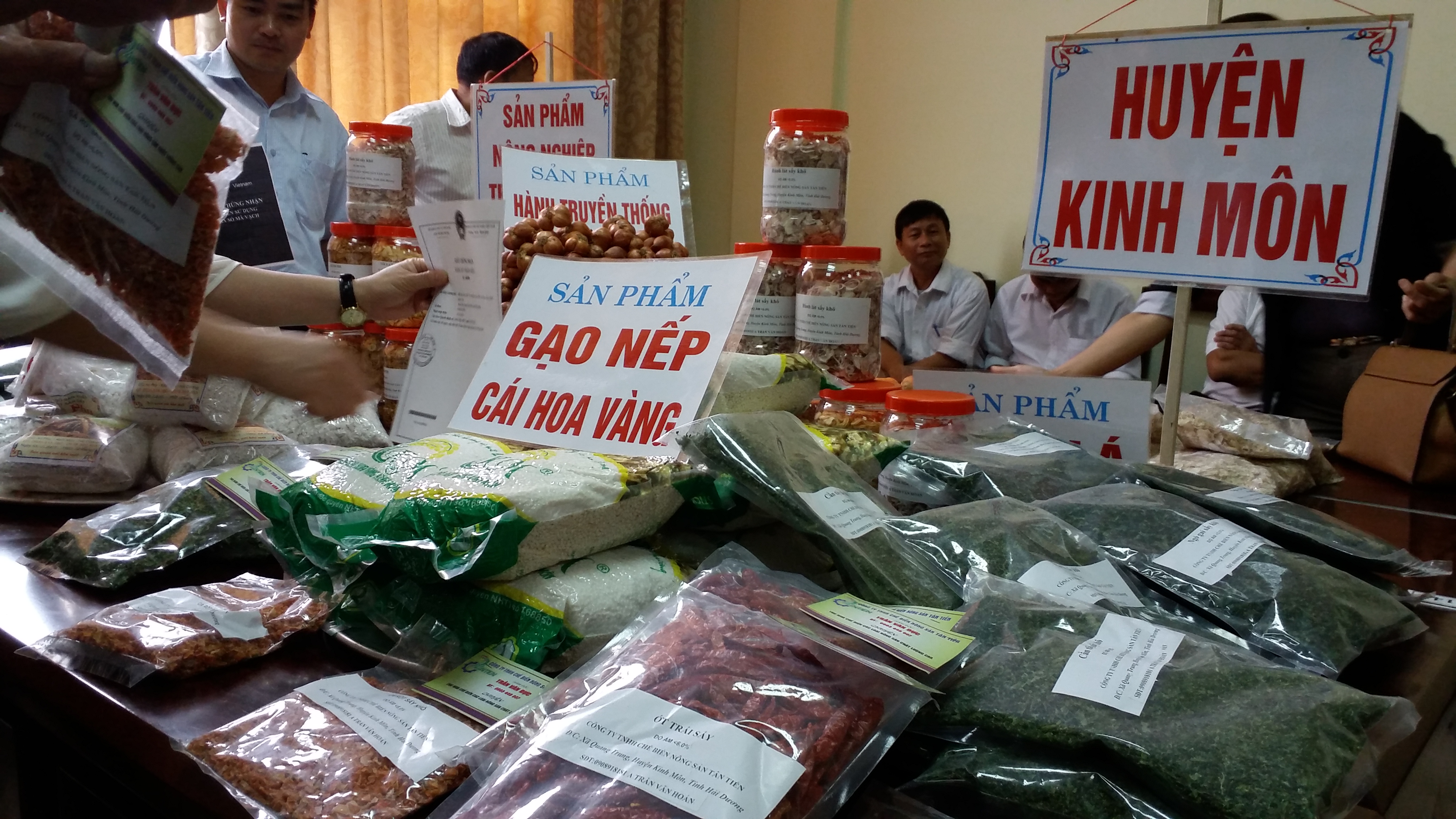 Xe chở vải Hải Dương chỉ cần ‘phát tin nhắn’ sẽ được ưu tiên vào Hà Nội Xe chở vải Hải Dương chỉ cần ‘phát tin nhắn’ sẽ được ưu tiên vào Hà Nội