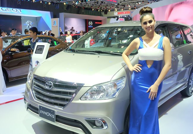 Một mẫu xe Innova của Toyota Việt Nam được giới thiệu tại triển l&atilde;m &ocirc; t&ocirc; tại TPHCM. Ảnh: Thời b&aacute;o Sòng Bài Trực Tuyến 13Win.com S&agrave;i G&ograve;n