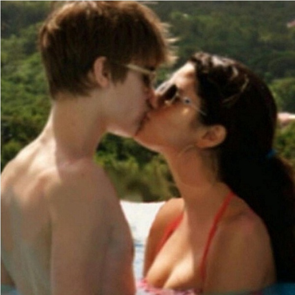 Bức h&igrave;nh mới nhất tr&ecirc;n Instagram của nữ ca sĩ Selena Gomez v&agrave; bạn trai