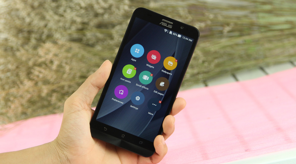 Asus Zenfone 2 l&agrave; smartphone hot nhất tầm trung của Asus hiệnnay