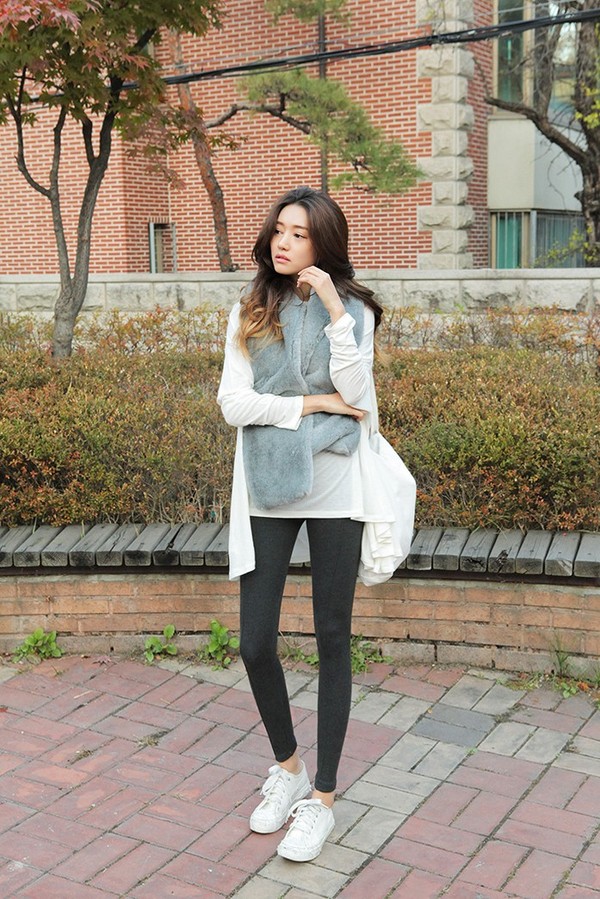 Quần legging l&agrave; một phụ kiện rất dễ phối hợp đồ ng&agrave;y đ&ocirc;ng lạnh