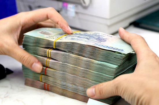 L&atilde;i suất huy động thấp kỷ lục c&oacute; sợ 