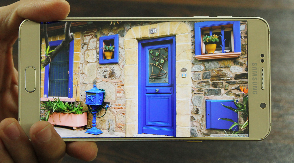 Samsung Galaxy Note 5 l&agrave; một trong những smartphone hot nhất hiện nay