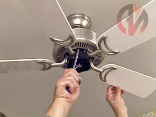 Thường xuyên kiểm tra ốc vít khi vệ sinh quạt trần