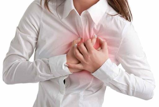 Người hay ăn c&aacute;c m&oacute;n ăn vặt cũng c&oacute; nguy cơ bị đột quỵ