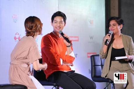 Diễn vi&ecirc;n Song Joong Ki giao lưu c&ugrave;ng người h&acirc;m mộ