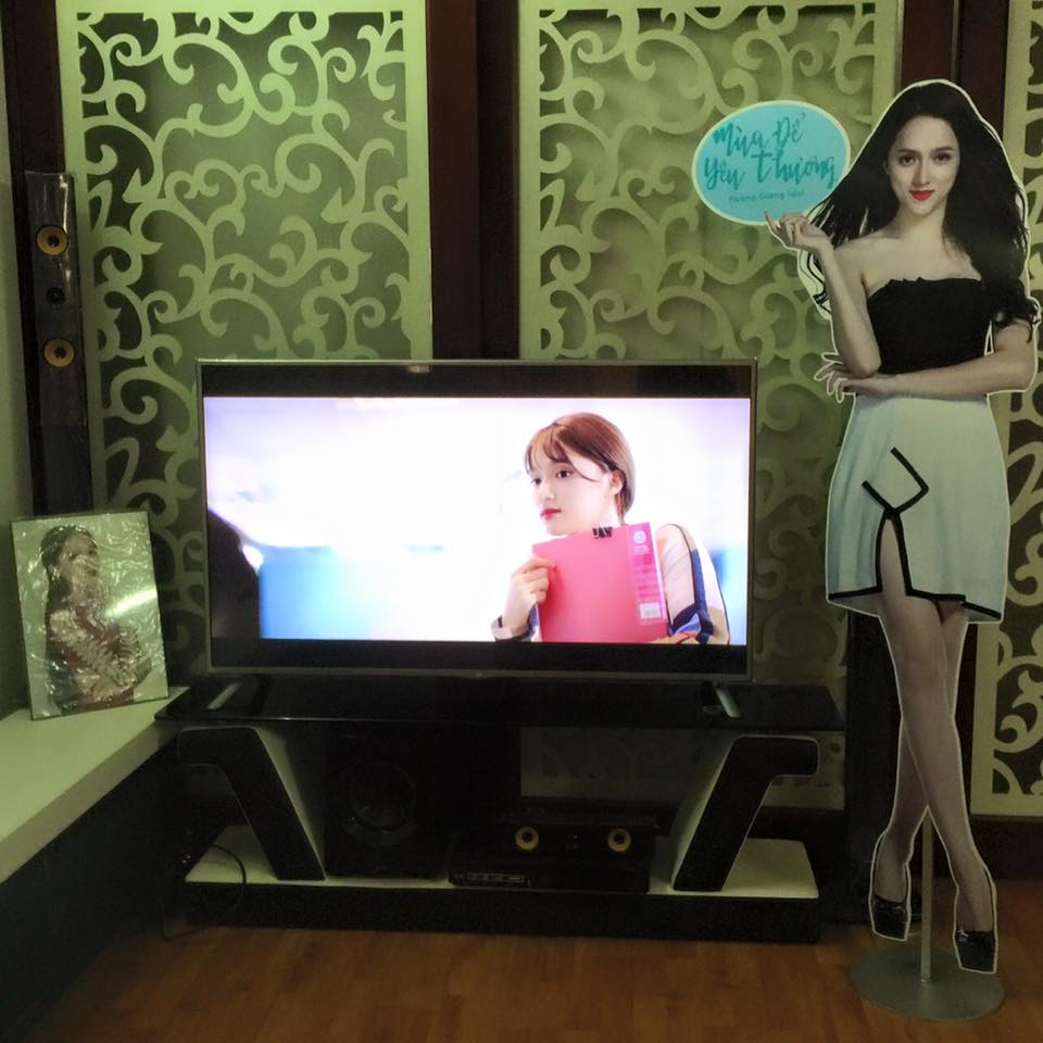 Hương Giang Idol quảng c&aacute;o MV mới &ldquo;M&ugrave;a để y&ecirc;u thương&rdquo;