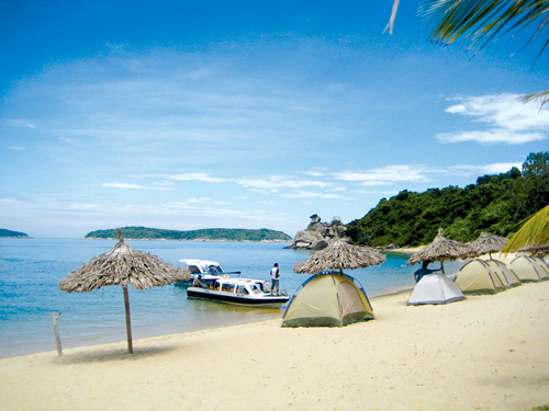  5. Cù Lao Chàm sẽ mang đến một trải nghiệm hoang sơ và mới lạ, tour này thích hợp cho những ai đã mệt mỏi với cuộc sống ồn ào nơi phố thị.