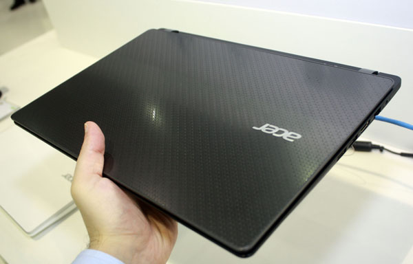 Laptop gi&aacute; rẻ Acer sở hữu thiết kế nhỏ gọn đẹp mắt 