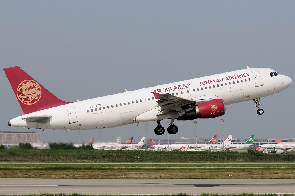 Tỷ ph&uacute; Trung Quốc, Wang Han sở hữu h&atilde;ng h&agrave;ng kh&ocirc;ng Juneyao Airlines đ&atilde; trở th&agrave;nh tỷ ph&uacute; trẻ tuổi nhất thế giới