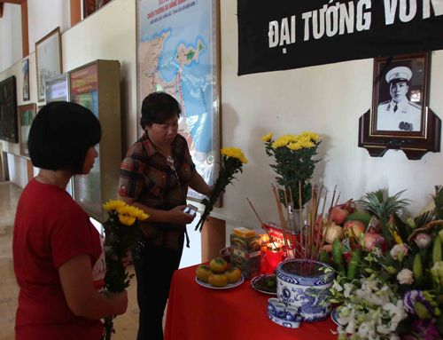 Lap ban tho Dai tuong tai Dien Bien Phu de phuc vu tang le dai tuong Vo Nguyen Giap