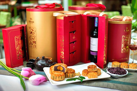 B&aacute;nh trung thu của KS H&agrave; Nội gi&aacute; cực khủng