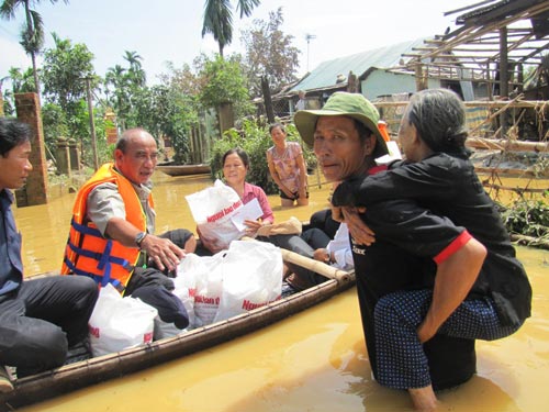 B&atilde;o lũ miền Trung