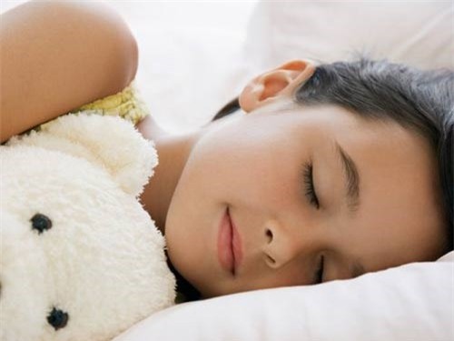 Ngủ đủ giấc rất tốt cho cơ thể, đặc biệt l&agrave; trẻ tuổi dậy th&igrave; 