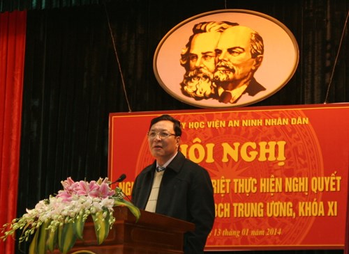 Bộ trưởng Gi&aacute;o dục