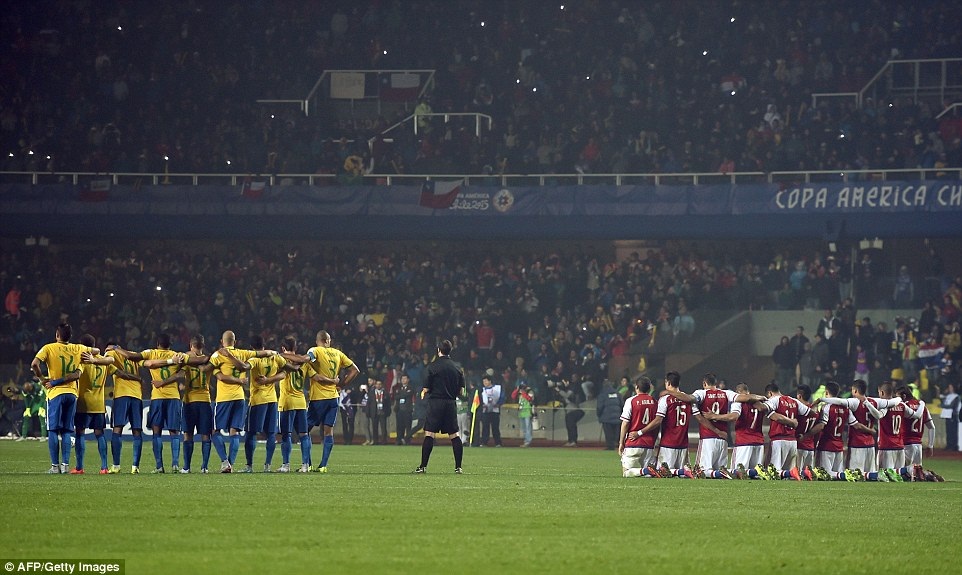 Brazil bị Paraguay bắn hạ trong loạt đấu s&uacute;ng