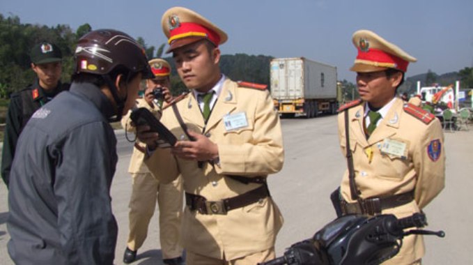 Cảnh s&aacute;t giao th&ocirc;ng Lạng Sơn 