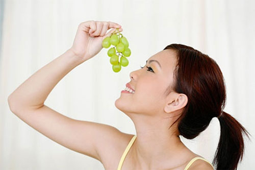 C&aacute;ch giảm c&acirc;n hiệu quả n&ecirc;n biết l&agrave; sử dụng sinh tố nho đ&uacute;ng c&aacute;ch