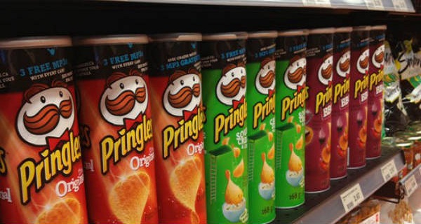 Khoai t&acirc;y chi&ecirc;n Pringles chứa h&agrave;m lượng chất g&acirc;y ung thu rất cao.