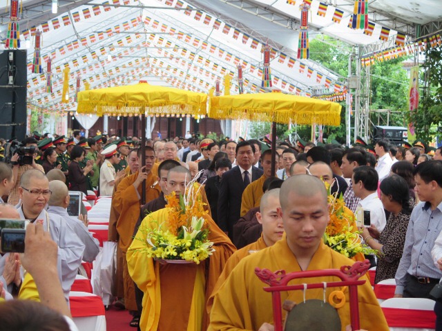 Phó Chủ tịch UB ATGT QG, Bộ trưởng Đinh La Thăng cùng đại diện Giáo hội Phật giáo VN và hàng ngàn tăng ni, Phật tử tham dự Đại lễ cầu siêu Phó Chủ tịch UB ATGT QG, Bộ trưởng Đinh La Thăng cùng đại diện Giáo hội Phật giáo VN và hàng ngàn tăng ni, Phật tử tham dự Đại lễ cầu siêu